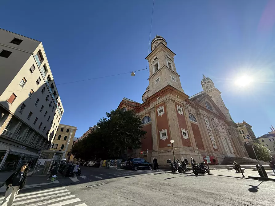Immagine 54 di Pentalocale in vendita  in Via Fieschi a Genova