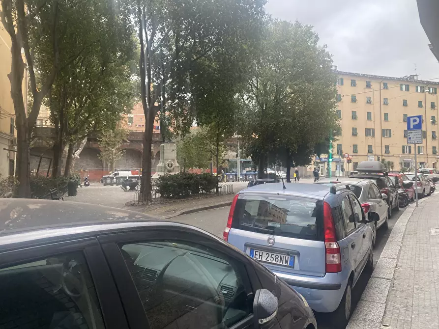 Immagine 1 di Locale commerciale in affitto  a Genova