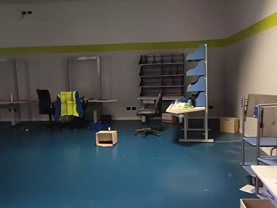 Immagine 5 di Attività artigianale in affitto  in Via Giuseppe Ungaretti 10 a Genova