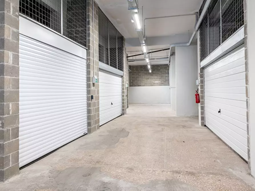 Immagine 1 di Garage in vendita  a Genova