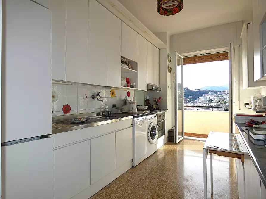 Immagine 7 di Trilocale in vendita  in Via Giovanni Opisso 183 a Genova