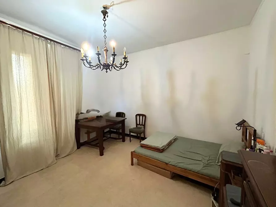 Immagine 10 di Pentalocale in vendita  in Via Giovanni Battista Marsano 2 a Genova