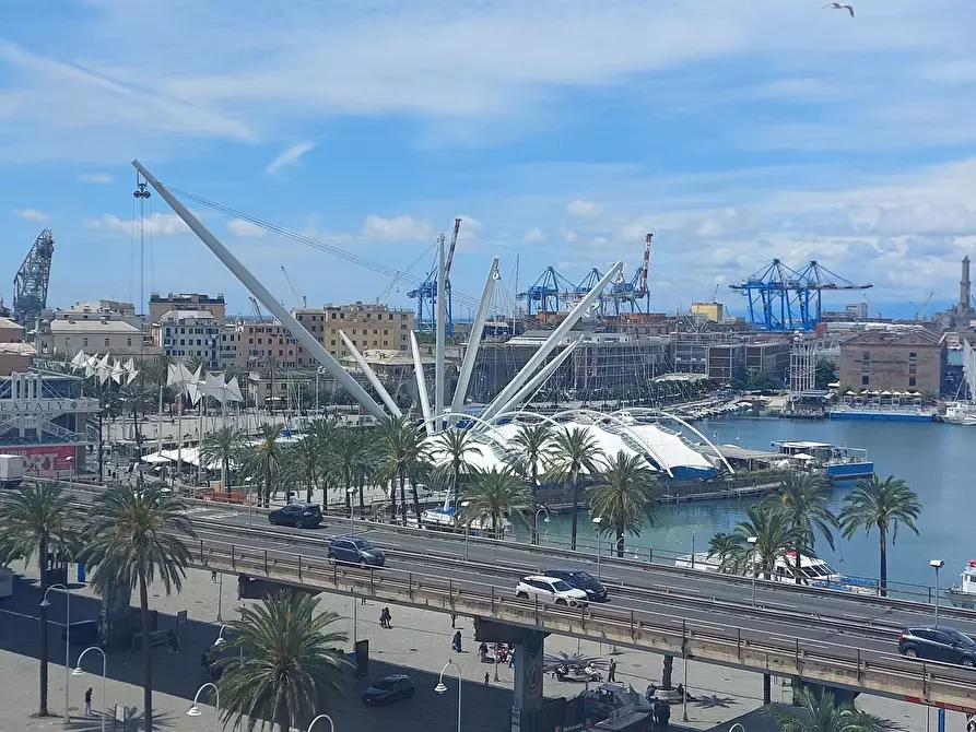 Immagine 1 di Trilocale in vendita  in Via di Sottoripa a Genova