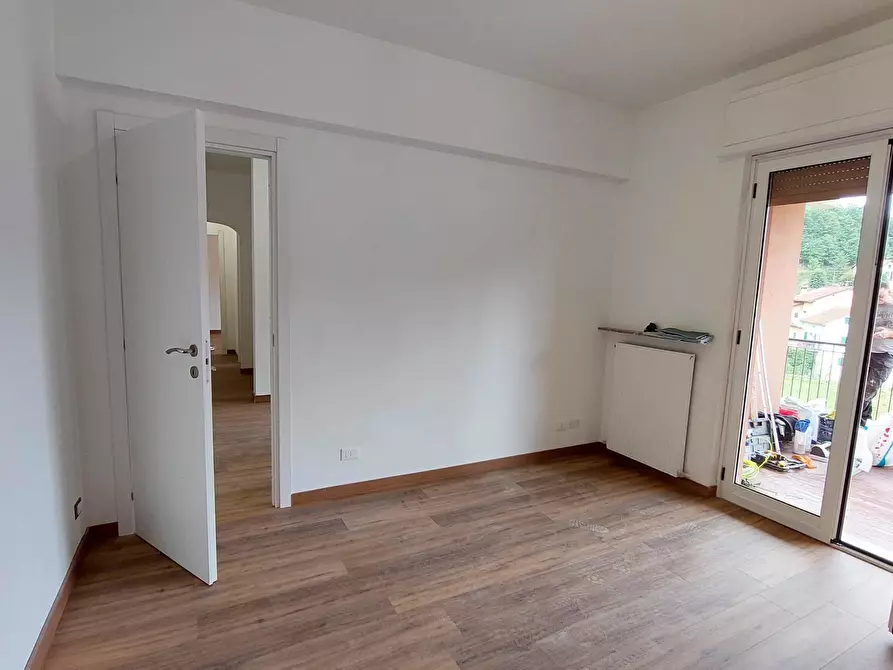 Immagine 11 di Trilocale in vendita  in Piazza Eugenio Marchese a Busalla