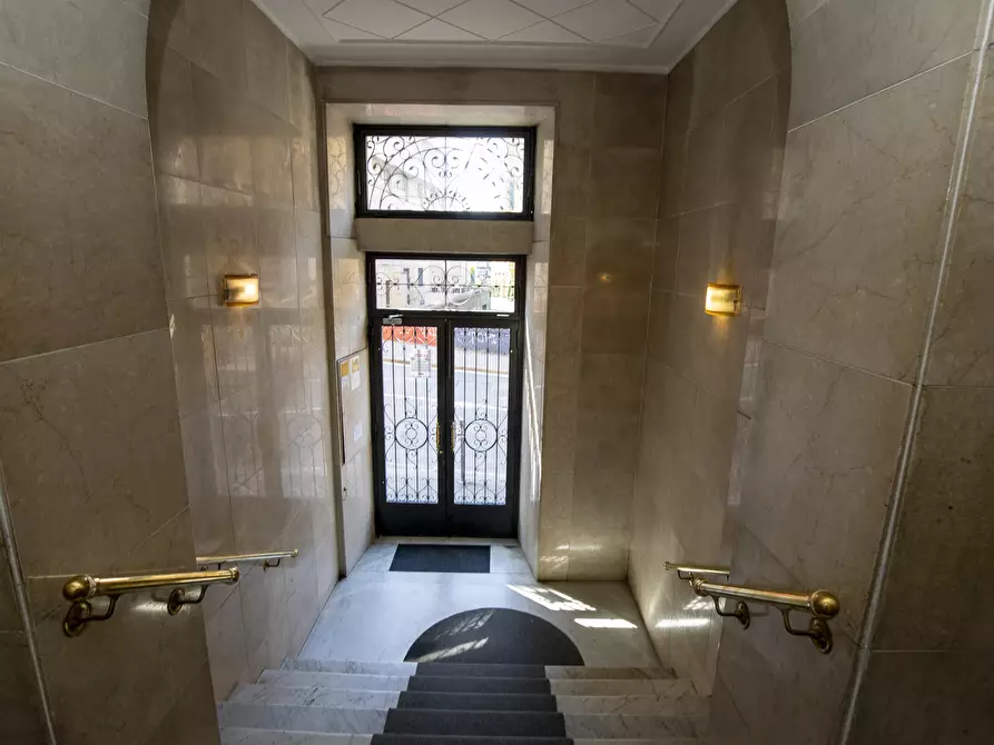 Immagine 40 di Ufficio in vendita  in Via Fieschi a Genova