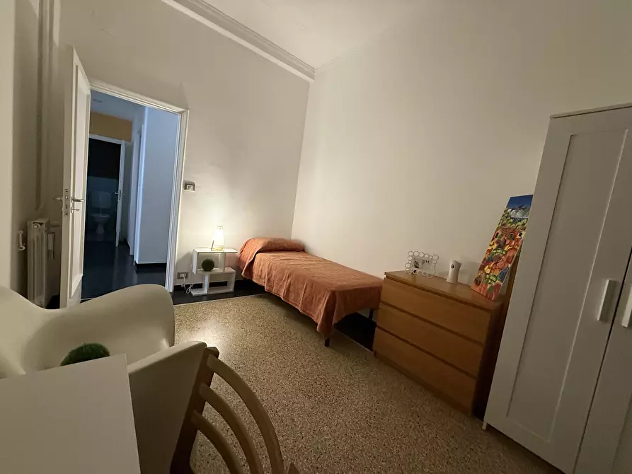 Immagine 26 di Pentalocale in vendita  in Via Fieschi a Genova