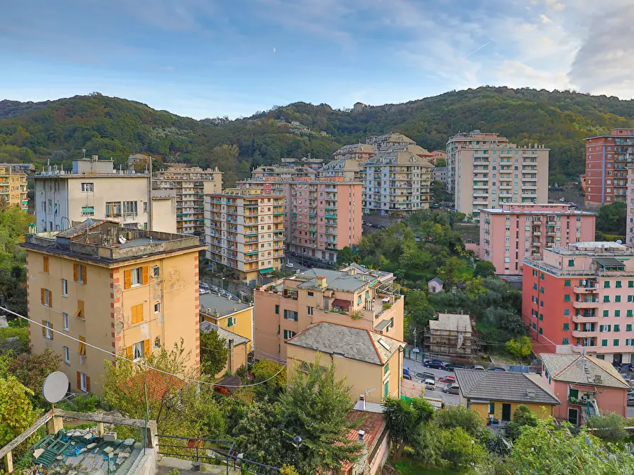 Immagine 1 di Appartamento in vendita  in Salita Chiapparolo a Genova