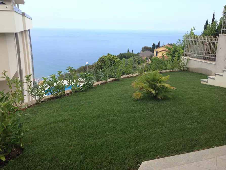 Immagine 9 di Villa in vendita  in Strada Panoramica San Bernardo 116-118 a Alassio