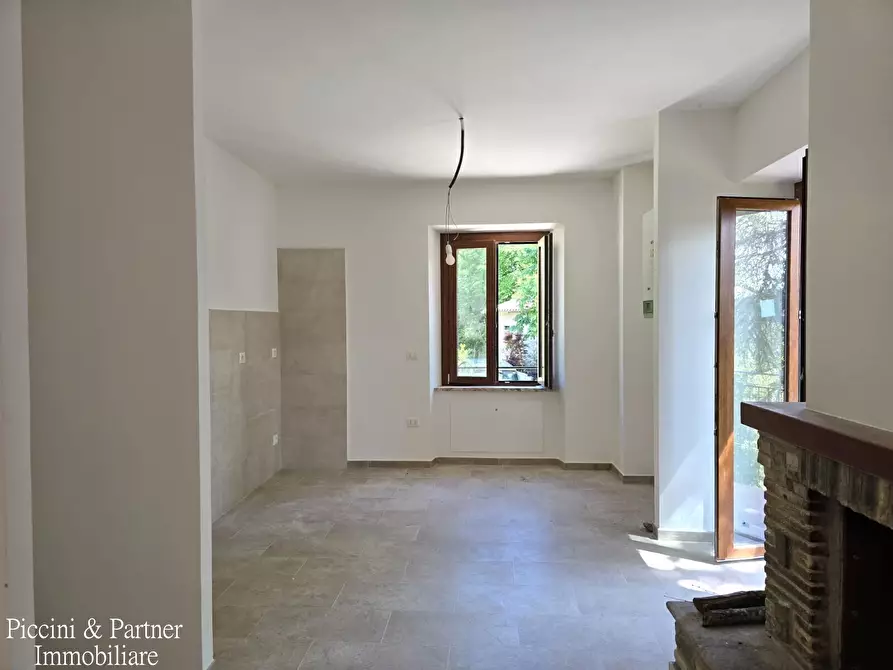 Immagine 10 di Rustico / casale in vendita  a Assisi
