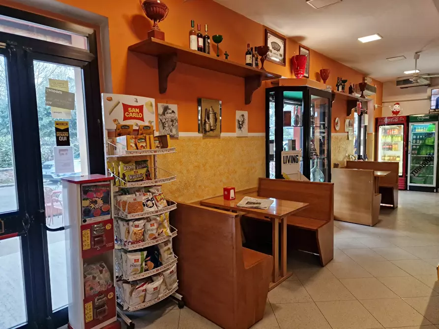 Immagine 3 di Bar / Ristorante in vendita  in Via Nazionale 37 a Castiglione Del Lago