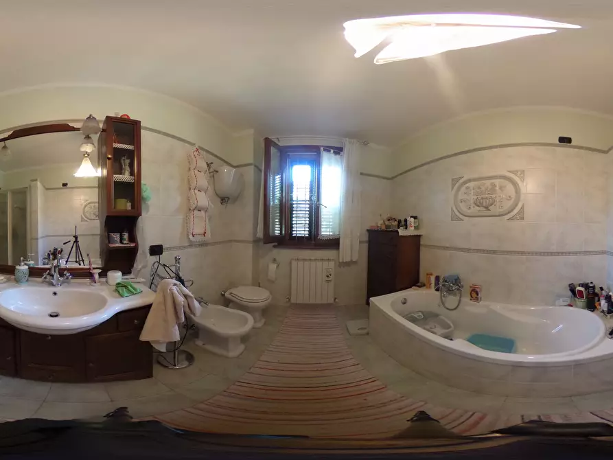 Immagine 42 di Villa in vendita  in Via Saragat 18 a Castiglione Del Lago