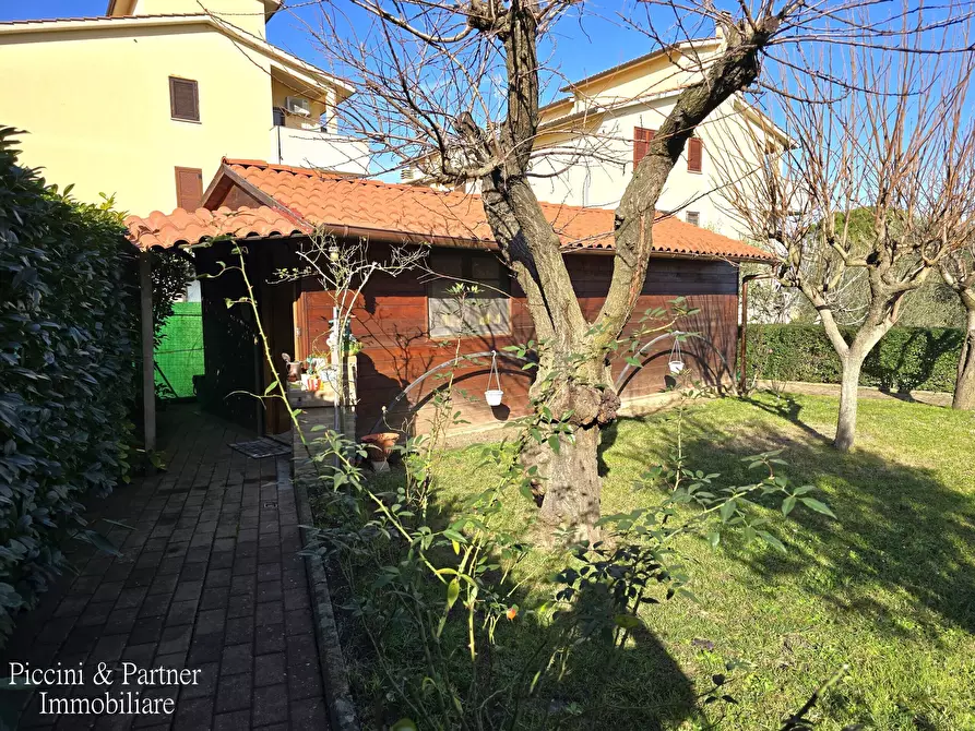 Immagine 17 di Casa bifamiliare in vendita  in Piazzale Umbria a Castiglione Del Lago