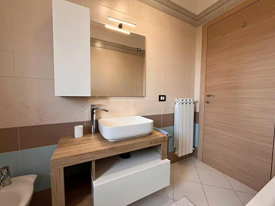 Immagine 31 di Quadrilocale in vendita  in Via Friuli a Castiglione Del Lago