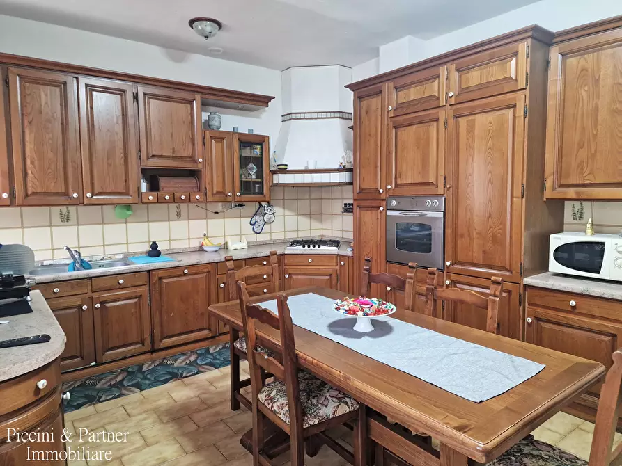 Immagine 9 di Casa bifamiliare in vendita  in Viale Ranchi 2 a Umbertide