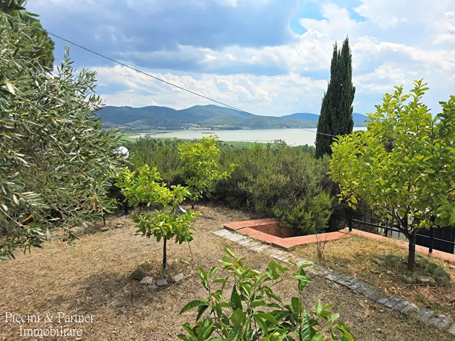 Immagine 44 di Villa in vendita  in Via Marzabotto 11 a Magione