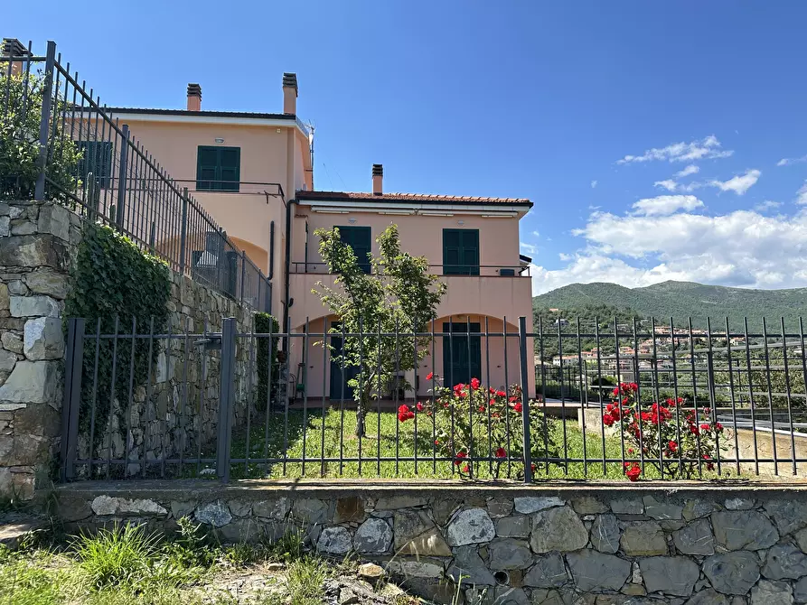 Immagine 1 di Trilocale in vendita  in Borgata Ascheri 15 a Diano Arentino