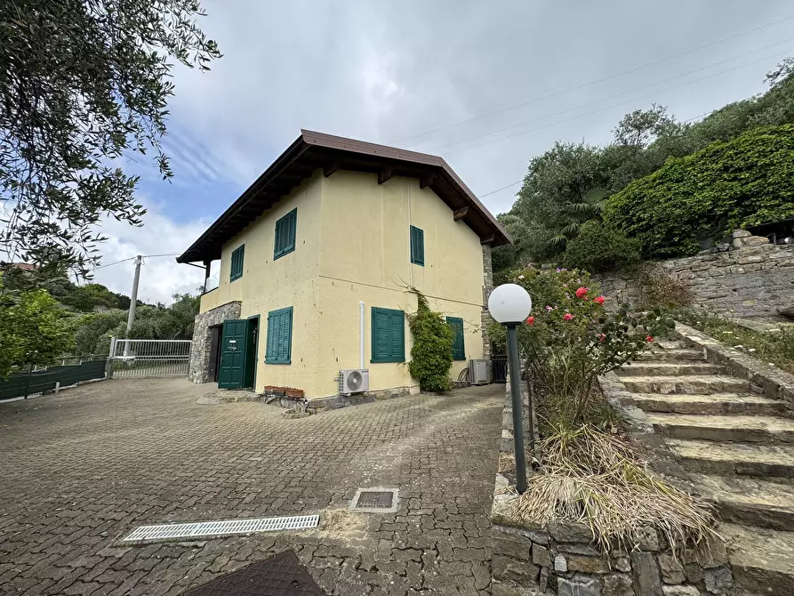 Immagine 4 di Casa bifamiliare in vendita  in Via Gramegna 7 a Castellaro