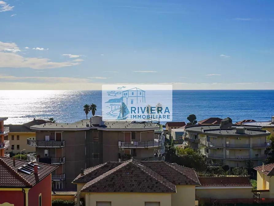 Immagine 5 di Trilocale in vendita  in Via Aurelia Ponente 86 a Santo Stefano Al Mare