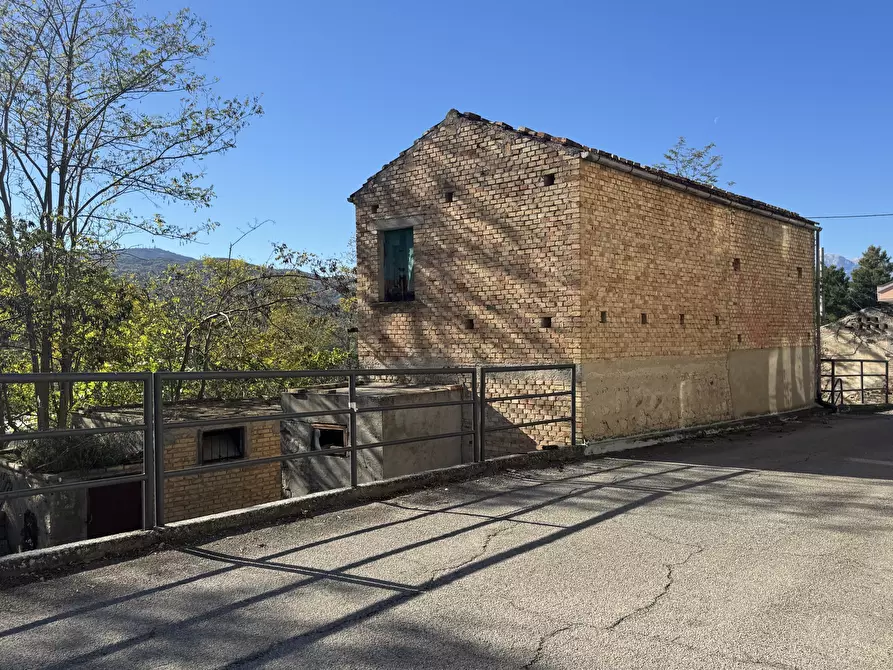 Immagine 41 di Rustico / casale in vendita  a Atessa