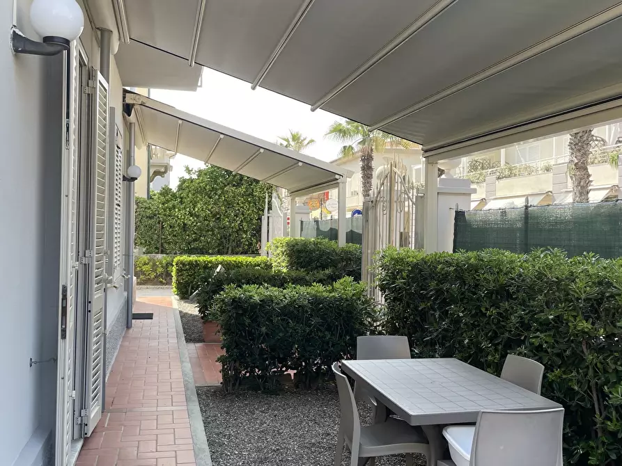 Immagine 9 di Villa in vendita  in Viale della Vittoria a Cecina