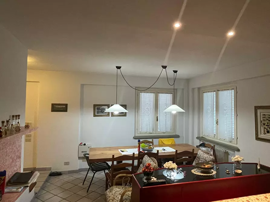 Immagine 1 di Villa in vendita  in Viale della Repubblica a Cecina