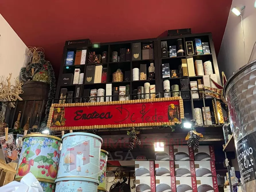 Immagine 8 di Attività commerciale in vendita  in Via Borghesiana a Roma