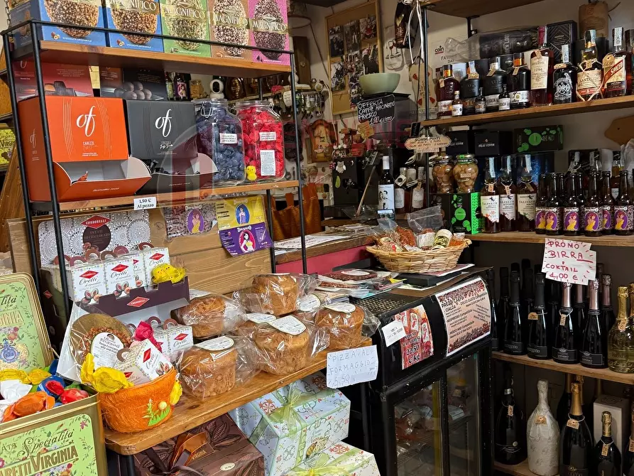 Immagine 7 di Attività commerciale in vendita  in Via Borghesiana a Roma