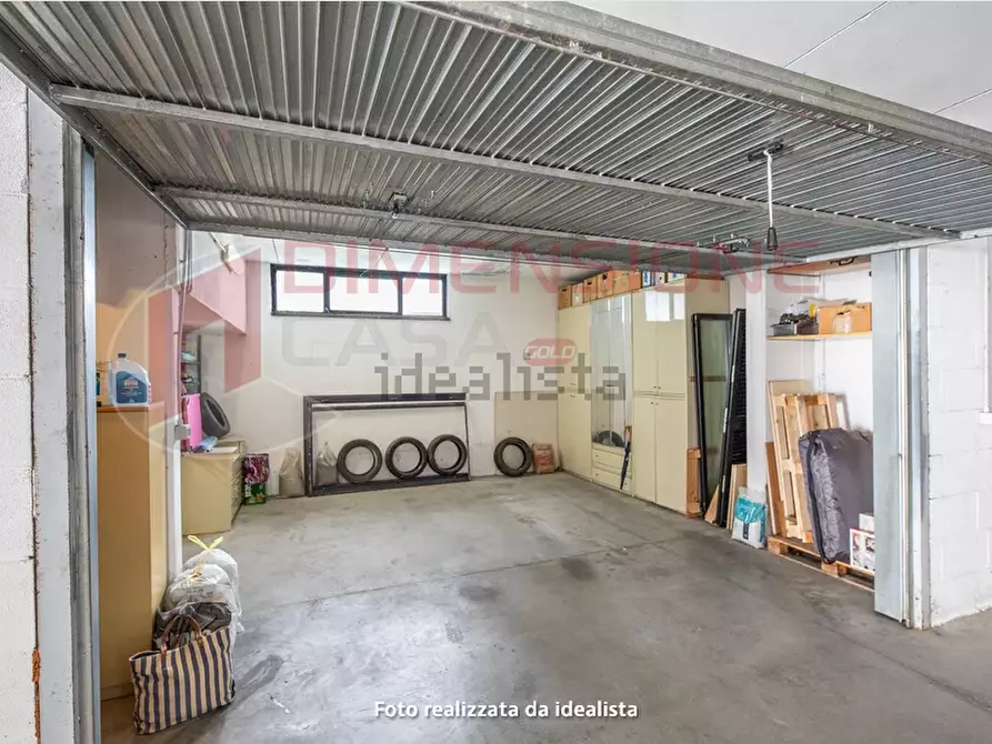 Immagine 27 di Quadrilocale in vendita  in Via delle due torri a Roma