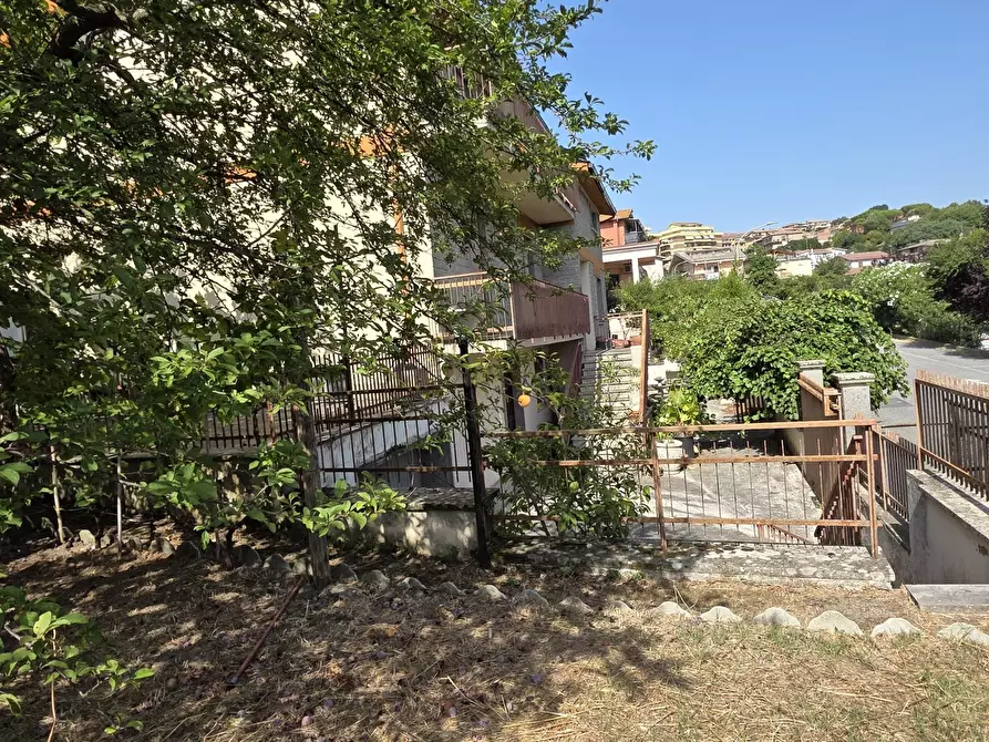 Immagine 34 di Palazzo in vendita  in Via Giovanni Pascoli 18 a Morlupo