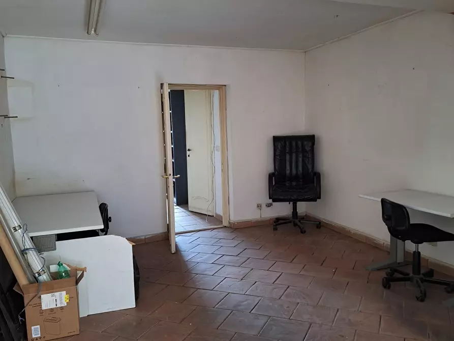 Immagine 2 di Locale commerciale in vendita  in Corso Umberto I 75 a Morlupo