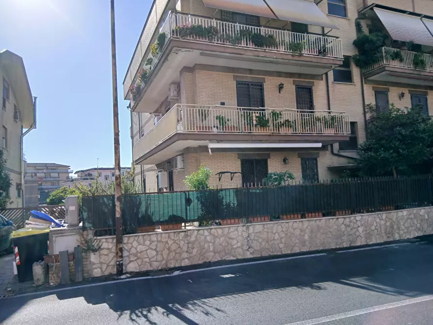 Immagine 36 di Quadrilocale in vendita  in Via di Selva Nera 330 a Roma