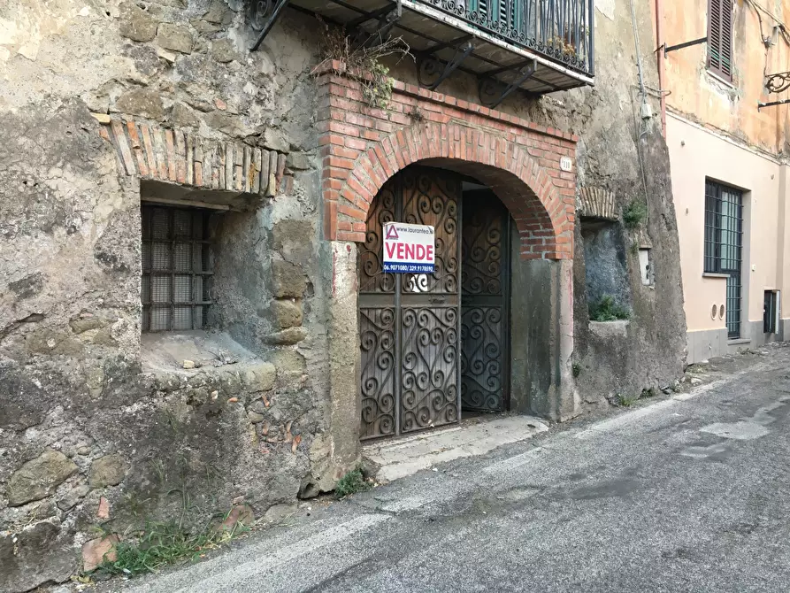 Immagine 1 di Magazzino in vendita  in Corso Umberto I a Morlupo