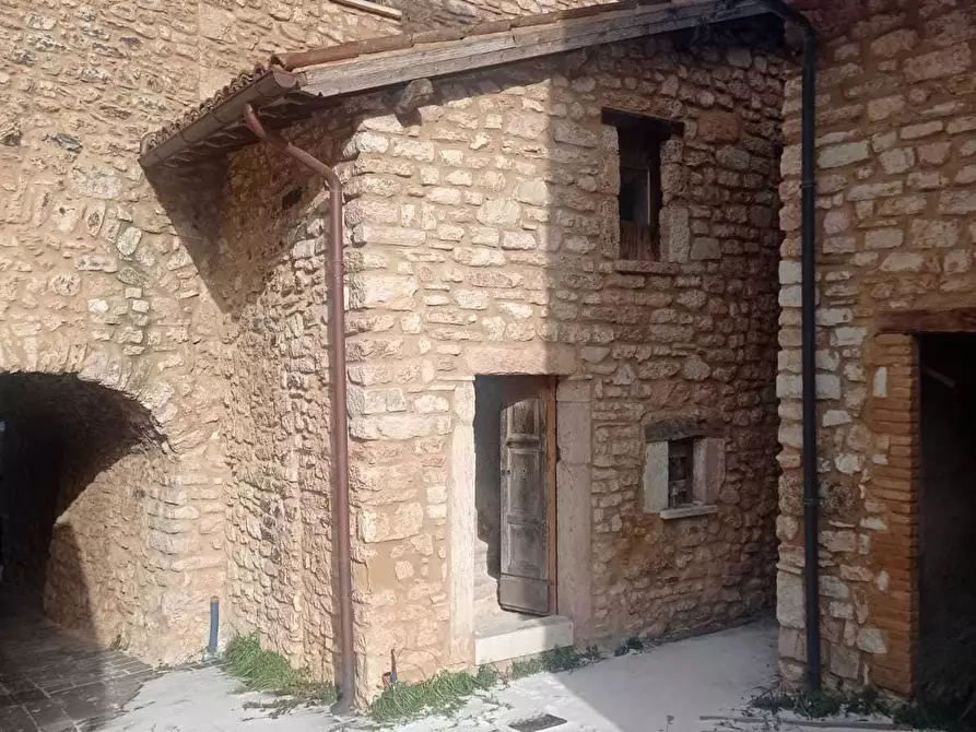 Immagine 23 di Quadrilocale in vendita  in Via Folignate 1 a Visso