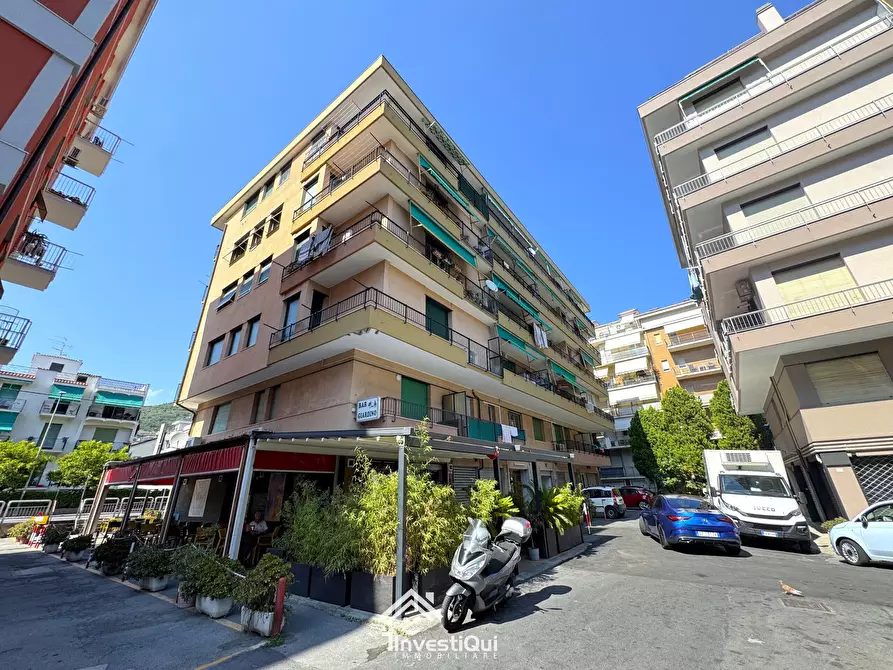 Immagine 41 di Trilocale in vendita  in Piazza della Vittoria 36 a Pietra Ligure