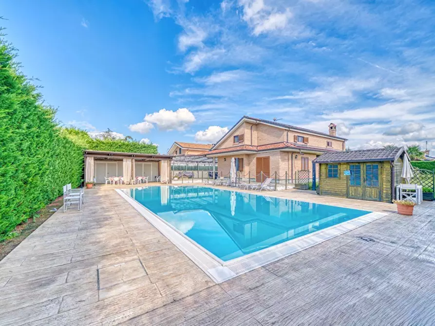 Immagine 1 di Villa in vendita  in Viale Paradiso a Rivarossa