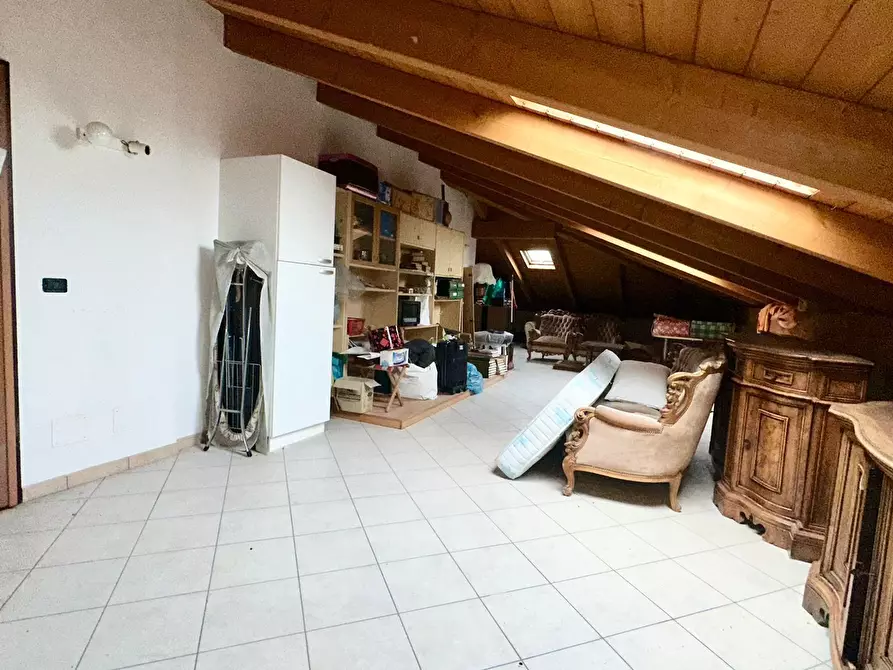 Immagine 43 di Quadrilocale in vendita  a Nole