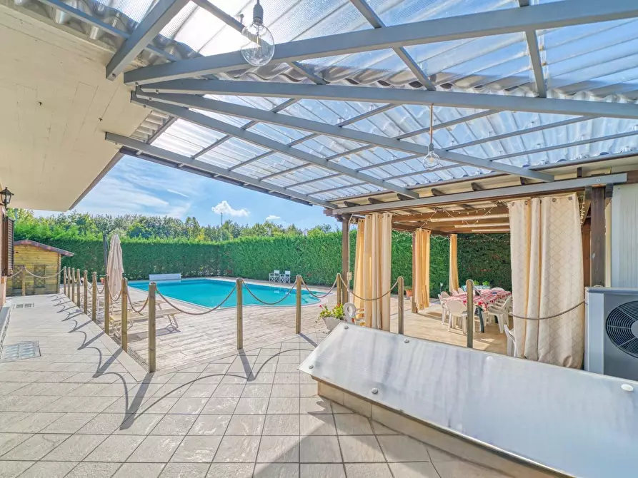 Immagine 4 di Villa in vendita  in Viale Paradiso a Rivarossa