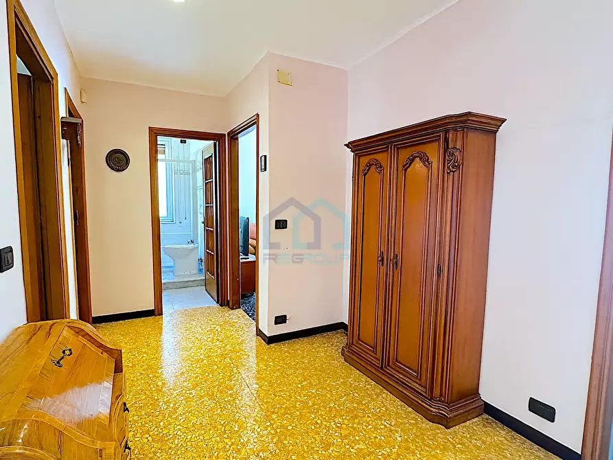 Immagine 3 di Pentalocale in vendita  in Via Filippo Corridoni 11 a Savona