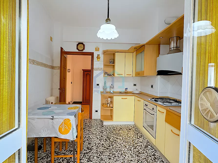 Immagine 8 di Pentalocale in vendita  in Via Filippo Corridoni 11 a Savona