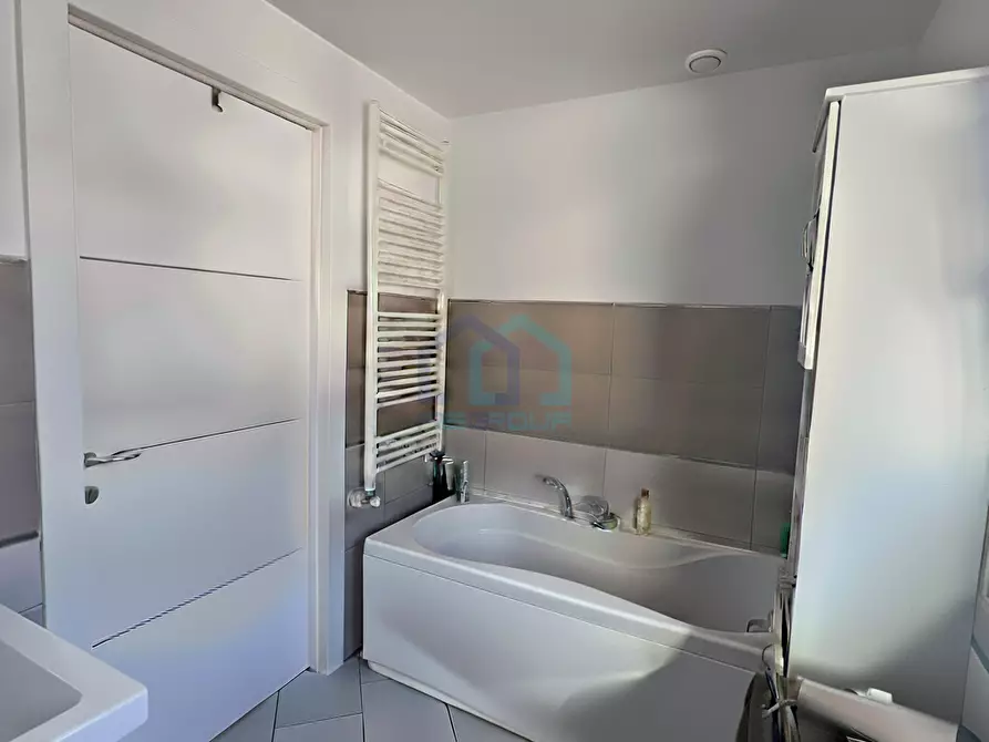 Immagine 8 di Pentalocale in vendita  in Via XXV Aprile 13 a Recco