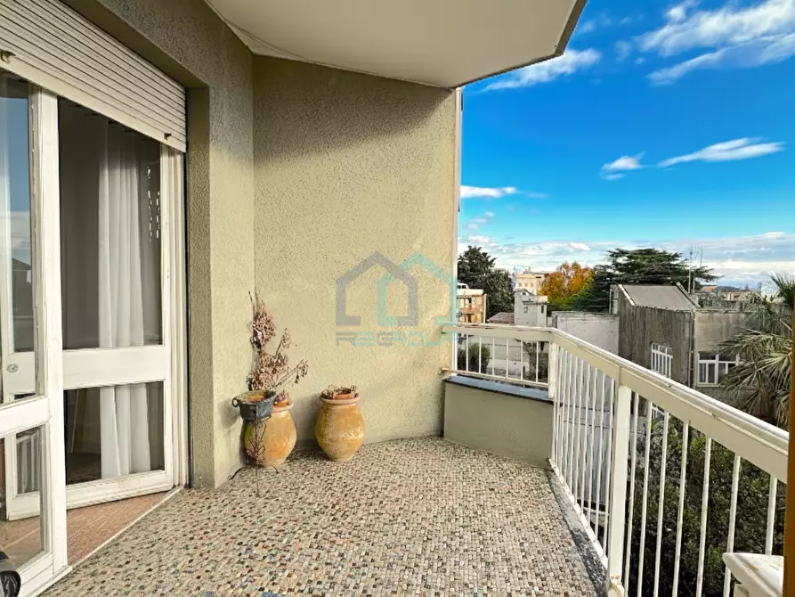 Immagine 1 di Pentalocale in vendita  in Via San Francesco D'Assisi 4a a Savona