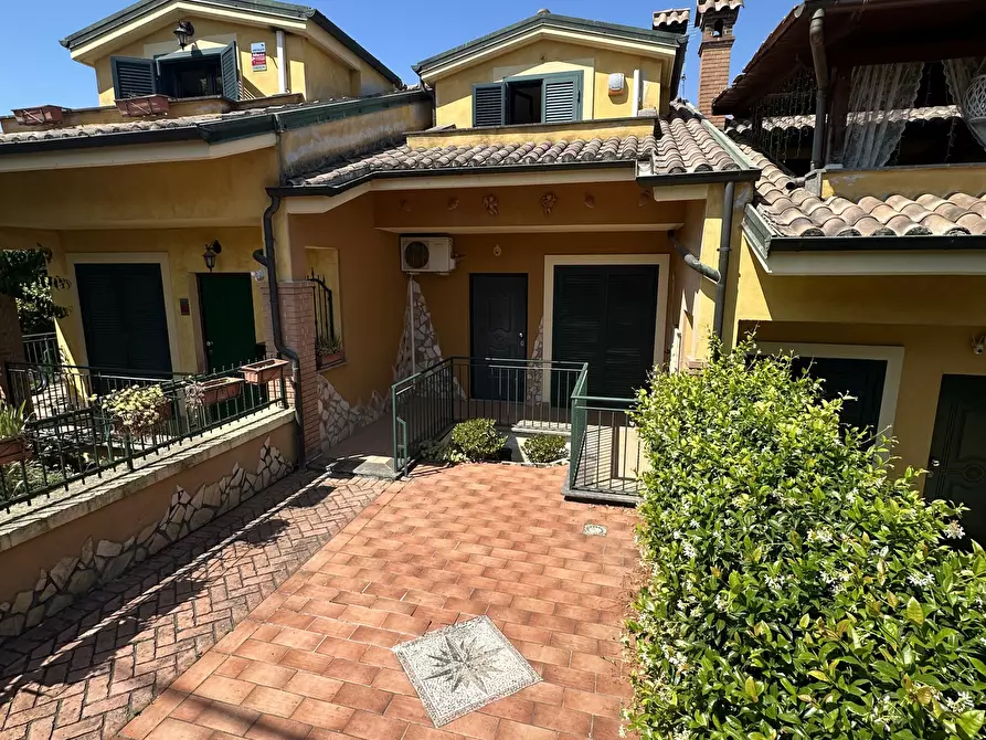 Immagine 24 di Villa in vendita  in Via Pietro Vannucci a Guidonia Montecelio