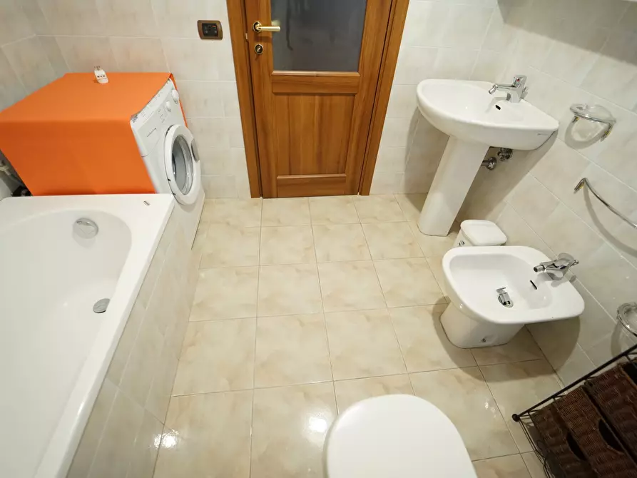 Immagine 17 di Trilocale in affitto  a Chiavari