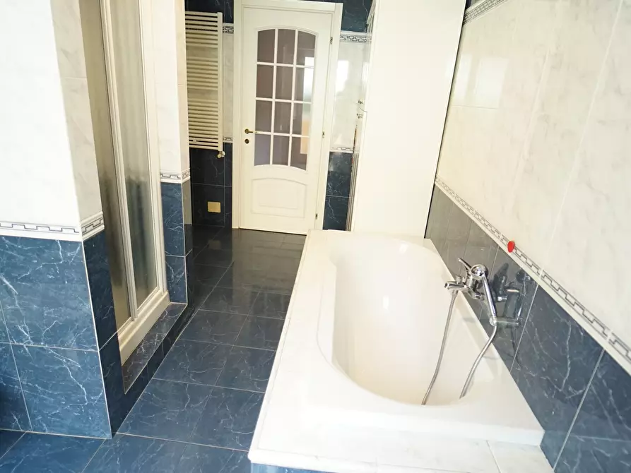 Immagine 21 di Trilocale in affitto  a Chiavari