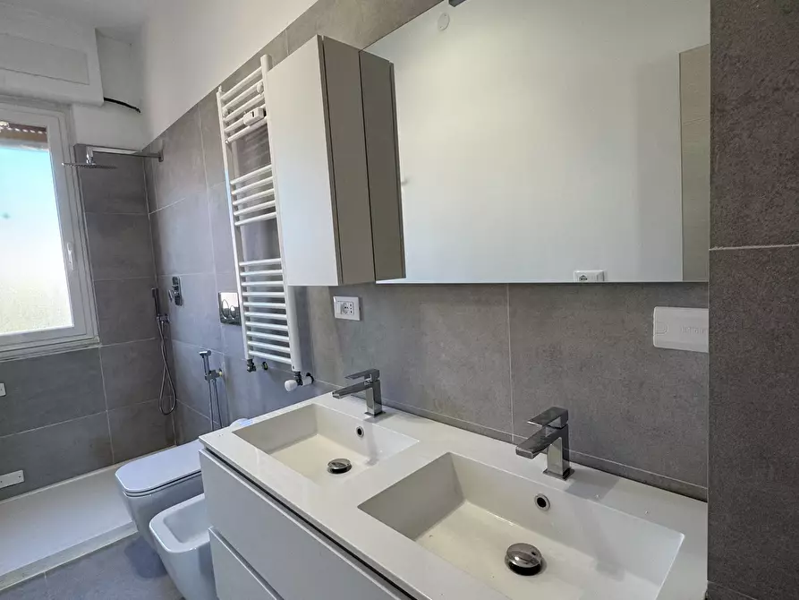 Immagine 21 di Trilocale in affitto  a Chiavari