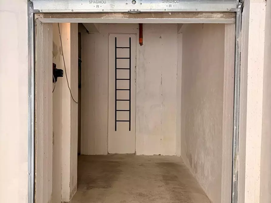 Immagine 8 di Garage in affitto  in Via Vincenzo Bellini a Firenze