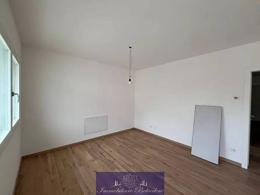 Immagine 9 di Ufficio in vendita  in Via Mazzini a Camaiore