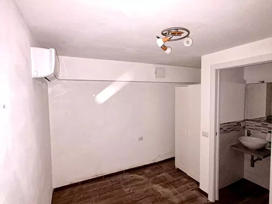 Immagine 2 di Locale commerciale in vendita  in Piazza Leopoldo a Firenze