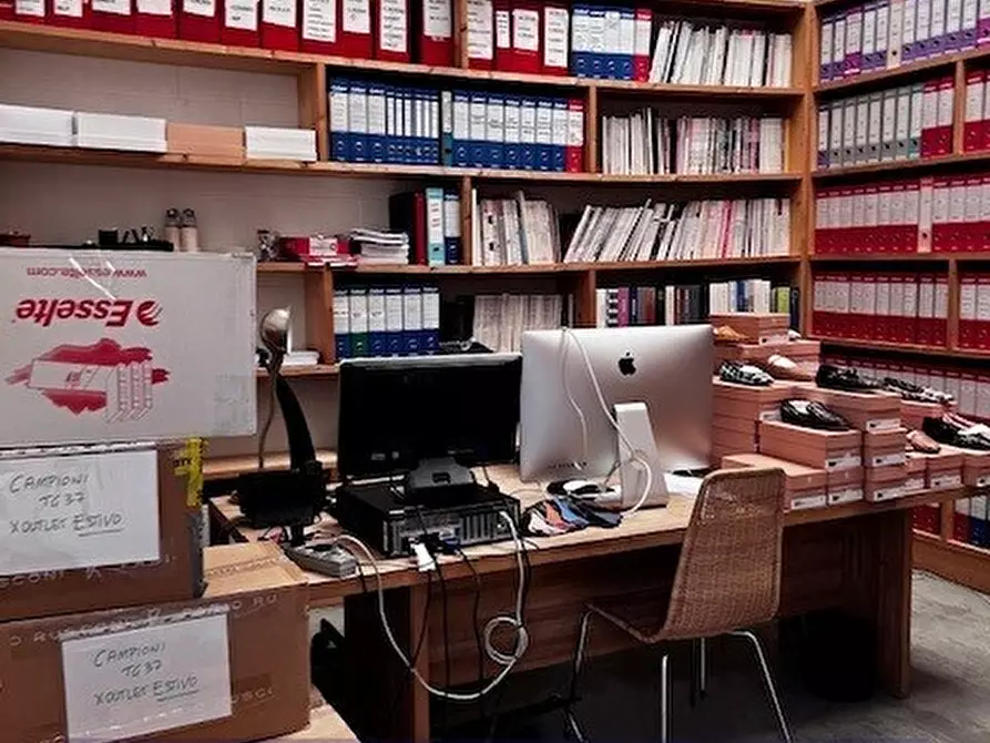 Immagine 10 di Attività artigianale in affitto  in Via Cassia 63 a Impruneta