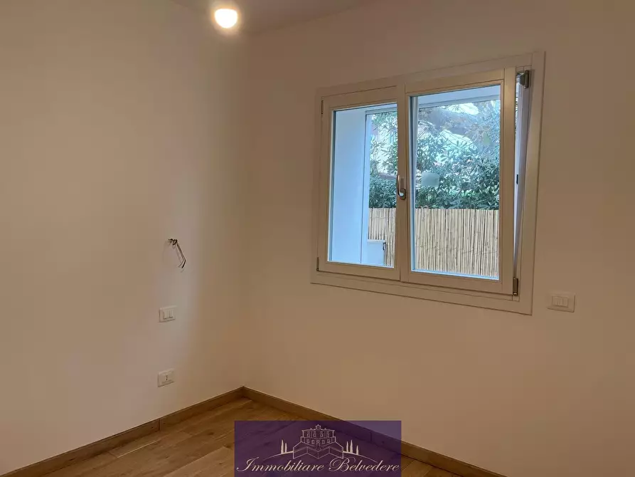 Immagine 10 di Ufficio in vendita  in Via Mazzini a Camaiore